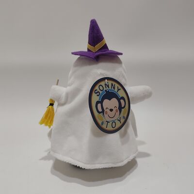 Hantu Putih Halloween Berpakaian Topi dan Membawa sapu